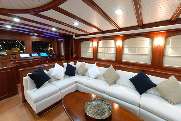 james-bonds-skyfall-yacht-selling-for-14-2-million-6.jpg