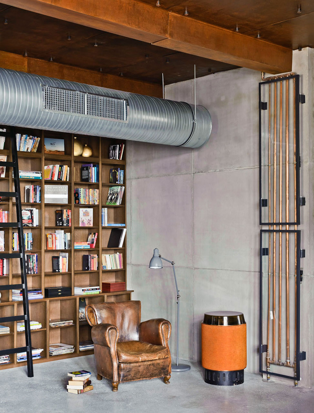 eclectic-loft-apartment-budapest-shay-sabag-bookshelf-thumb.jpg
