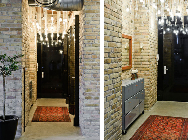 eclectic-loft-apartment-budapest-shay-sabag-foyer-thumb.jpg