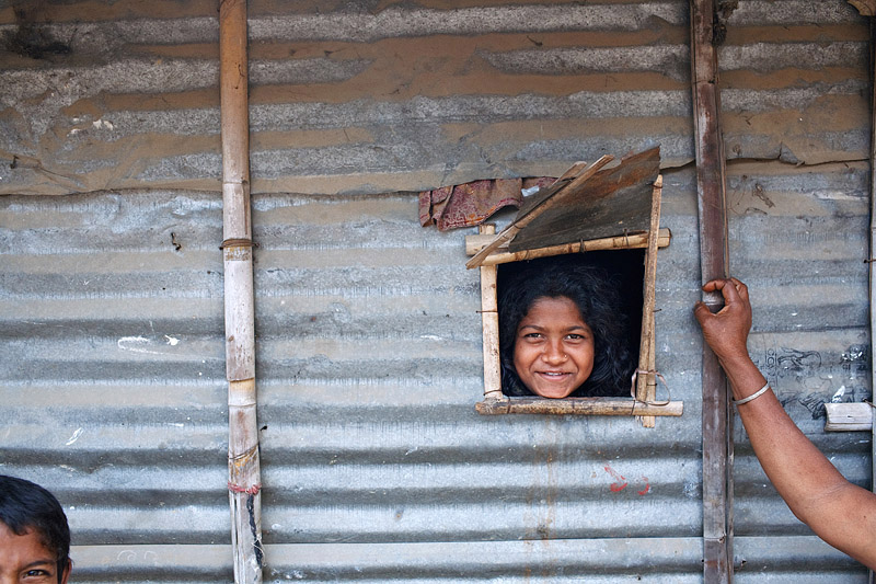 maciej_dakowicz_bangladesh_chittagong_slum_slums_street_photography.jpg
