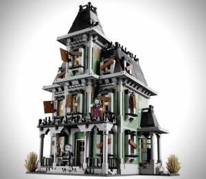 lego-2012-haunted-house-set-1.jpg