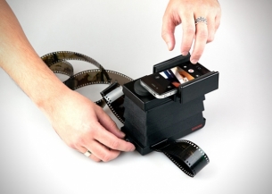 the-lomography-smartphone-film-scanner-1.jpg