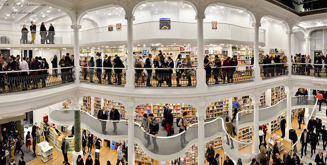 fantastic-bookstore-in-romania-9.jpg