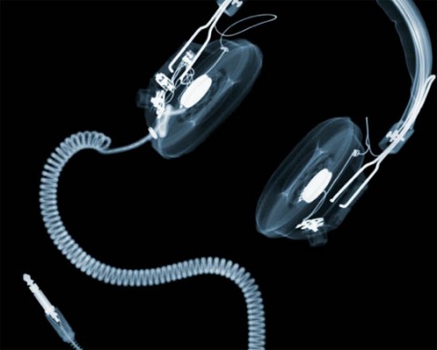 x-ray-photography-nick-veasey-chicquero-headphones.jpg
