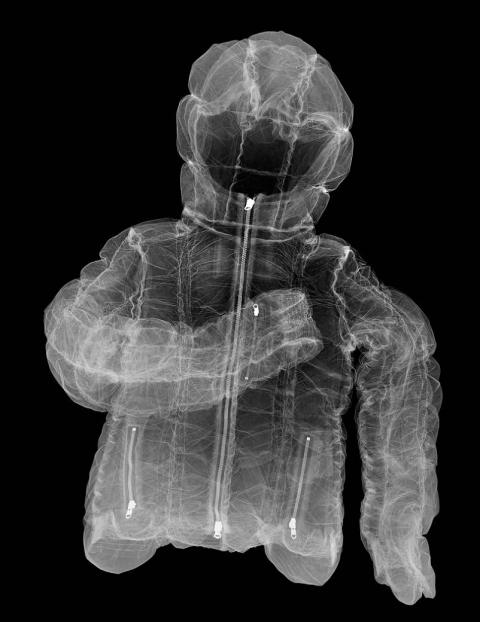 x-ray-photography-nick-veasey-chicquero-jacket.jpg