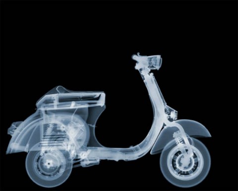x-ray-photography-nick-veasey-chicquero-motorcycle.jpg