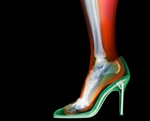x-ray-photography-nick-veasey-chicquero-shoes.jpg