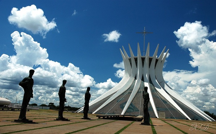 5-33-worlds-top-strangest-buildings-cathedral-brasi.jpg