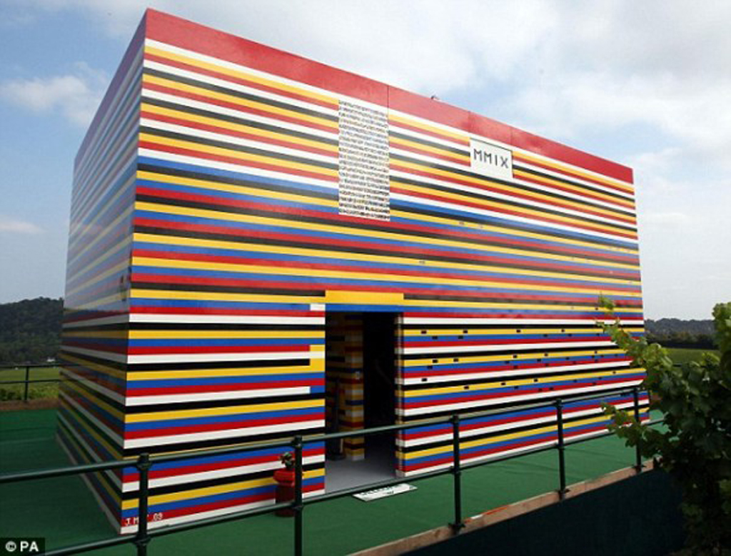 facade-plastic-lego-house-design.jpg