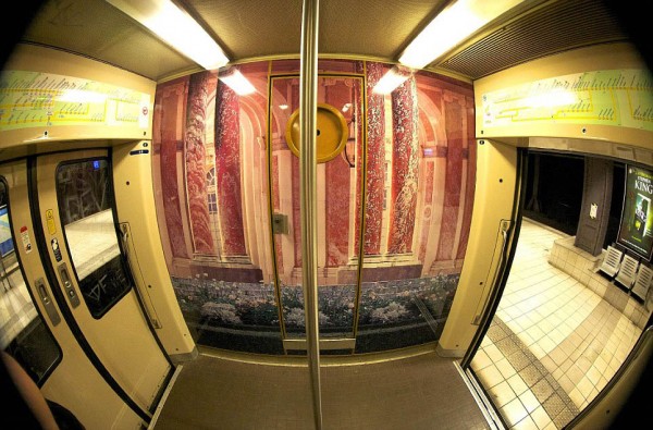 parisian-rer-train-transformed-like-versailles-10-600x395.jpg