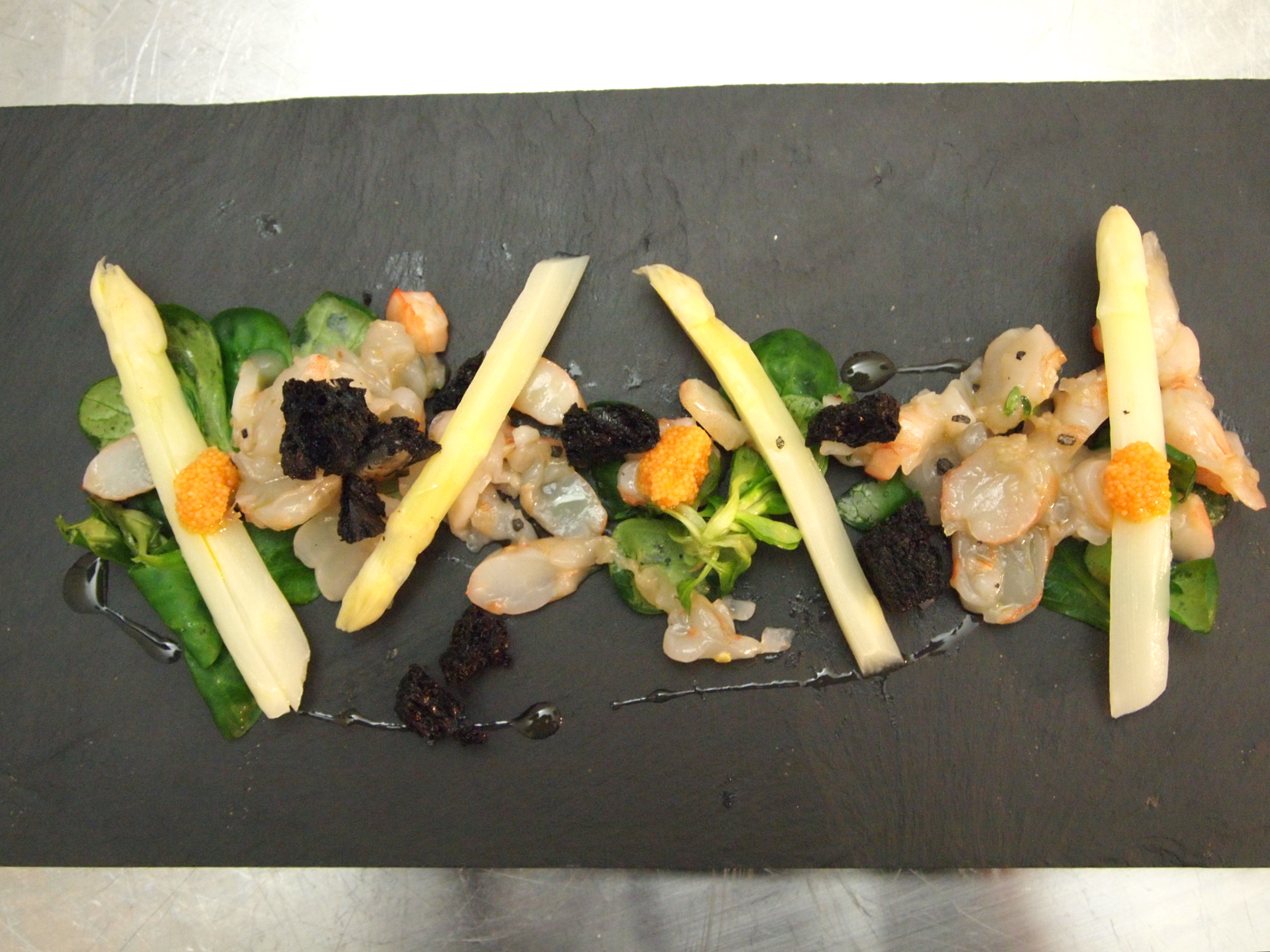 shrimps_salad_with_asparagus,_black_bread_and_caviar.jpg