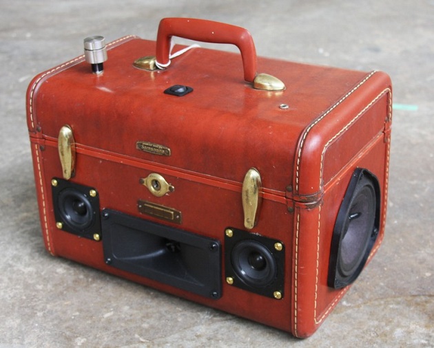 case-of-bass-vintage-suitcase-boombox-0.jpg