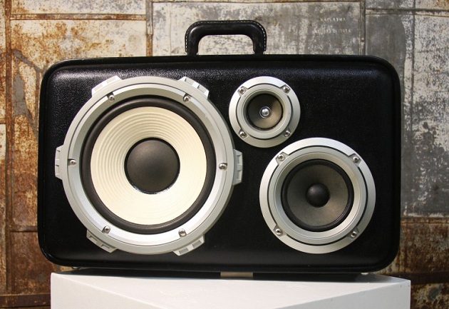 case-of-bass-vintage-suitcase-boombox-2.jpg