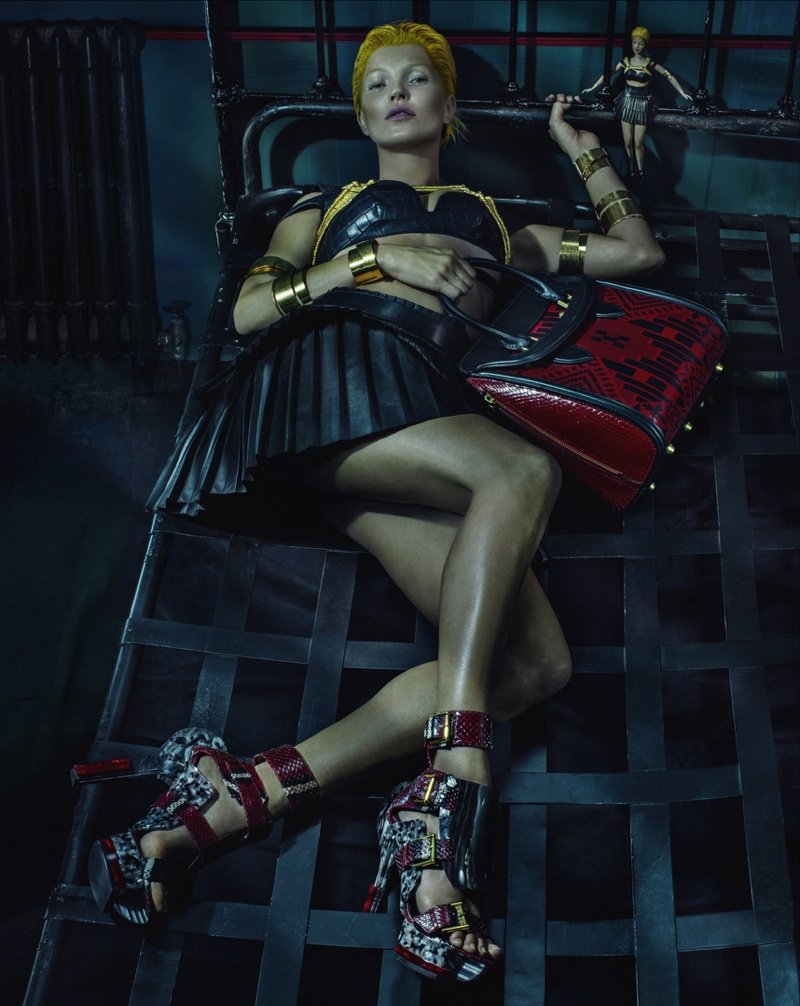 800x1006xalexander-mcqueen-spring-summer-2014-campaign-kate-moss-photos-0007.jpg.pagespeed.ic_.-wd-a4znkm.jpg