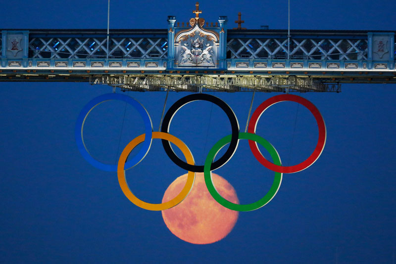 full-moon-olympic-rings-london-bridge-2012.jpg