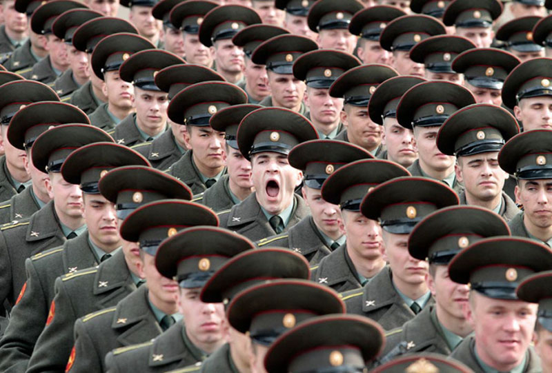 soldier-yawning-perfect-timing.jpg