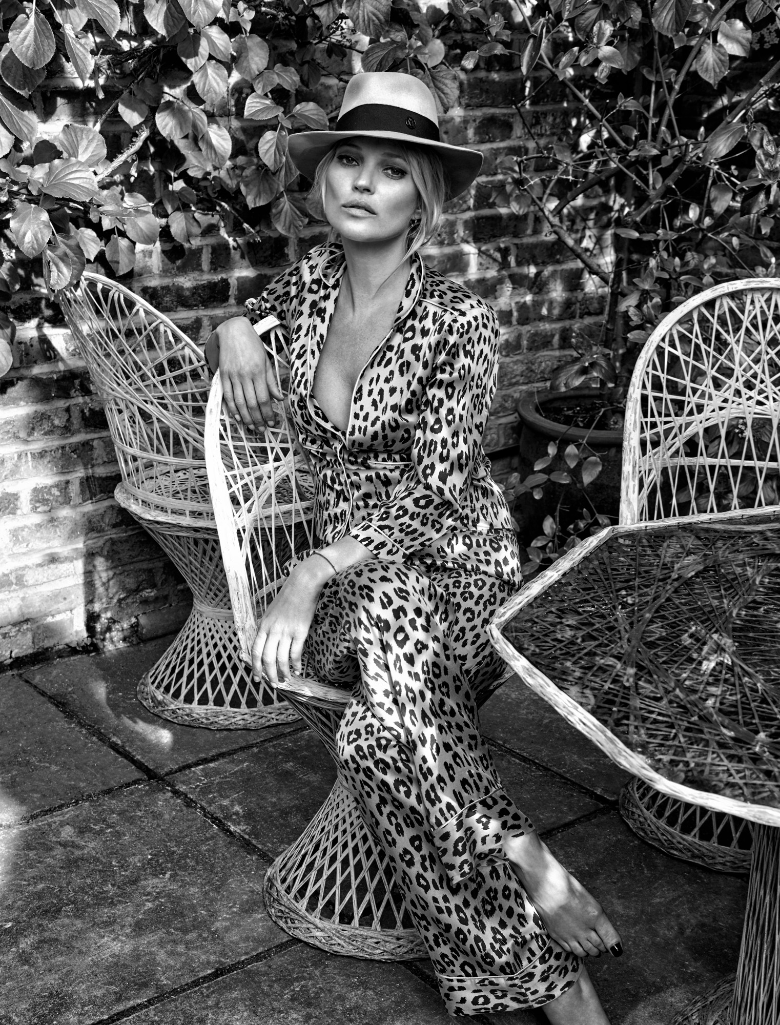 kate-moss-by-chris-colls-for-the-edit-june-2016-1.jpg